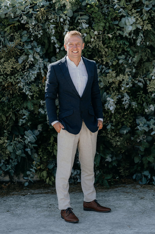 wedding photo groom