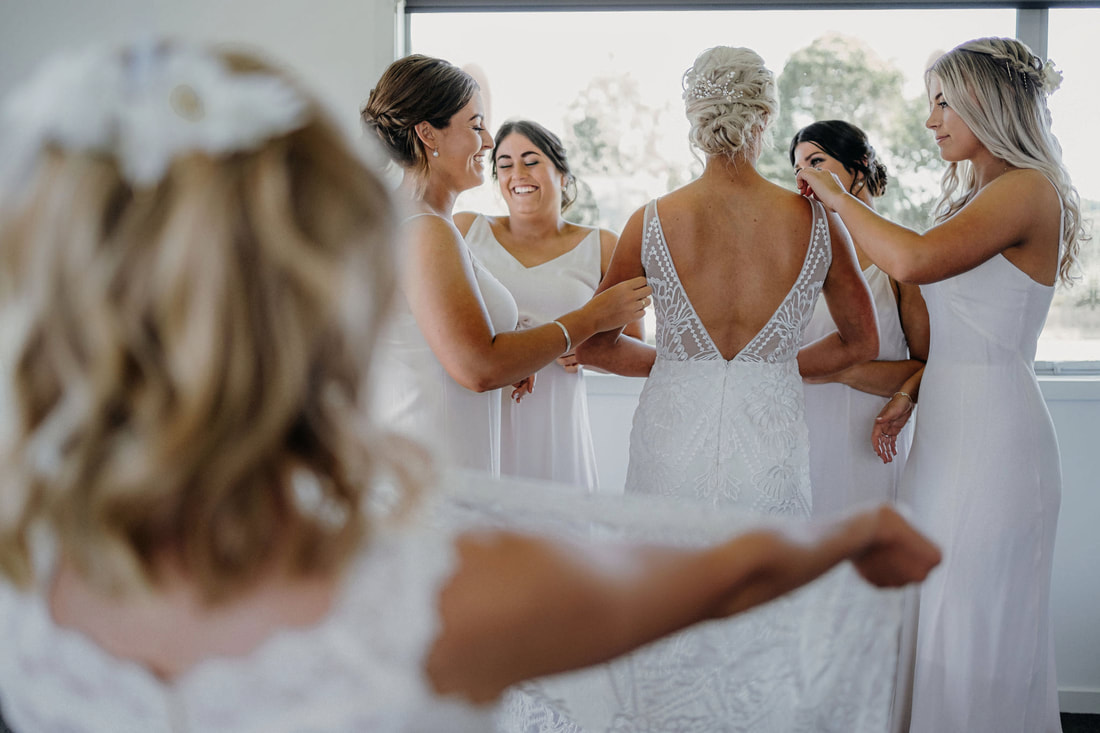 wedding photo bridesmaids