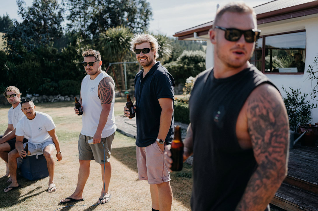 wedding photo groomsman